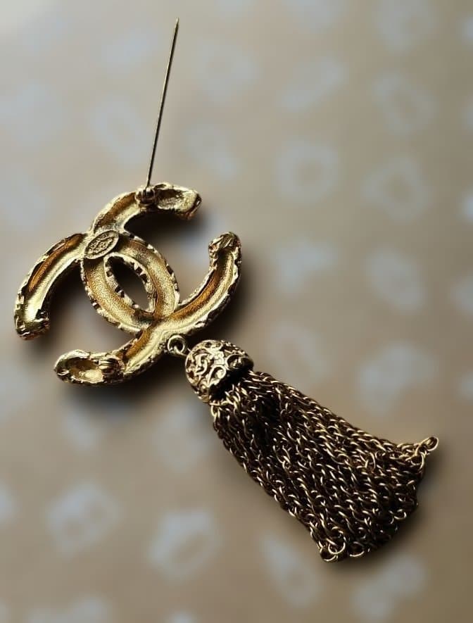 CHANEL シャネル　ブローチ　ココマーク　溶岩