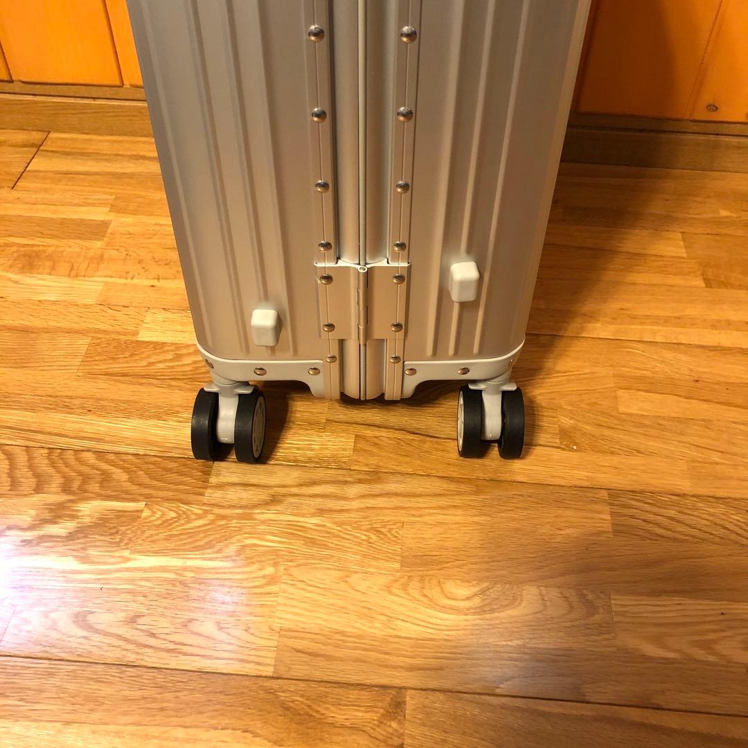 タ*ス様 メルセデスベンツ オリジナル アルミ スーツケース シルバー 32L