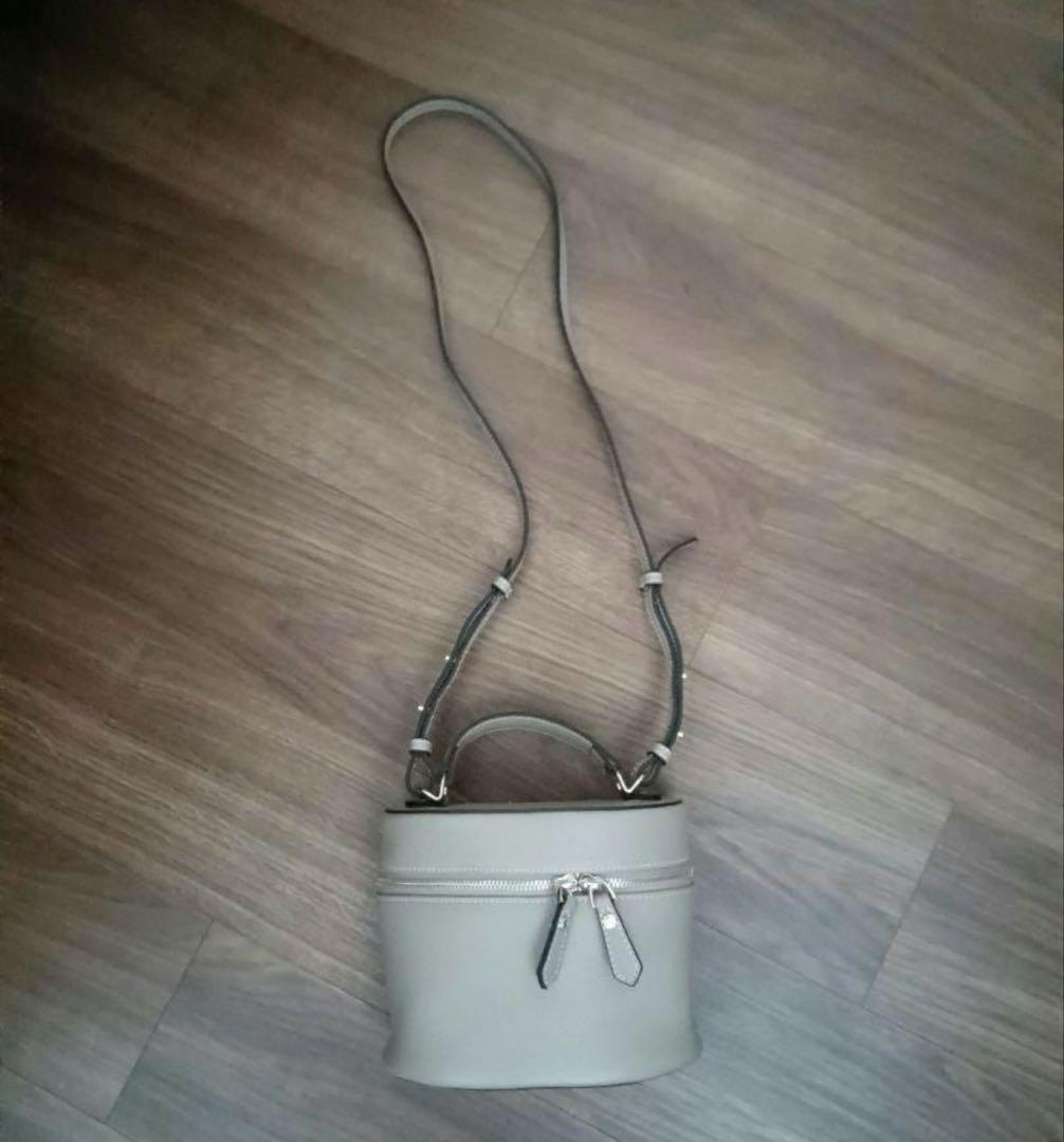 ヘイニ　バニティバッグ　モカグレージュ