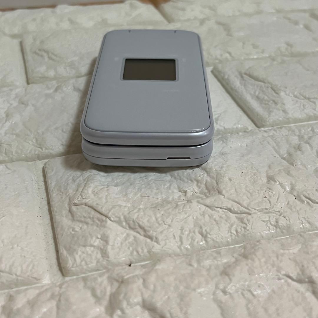 【極美品】NTTドコモ 富士通 らくらくホン F-01M ホワイト docomo