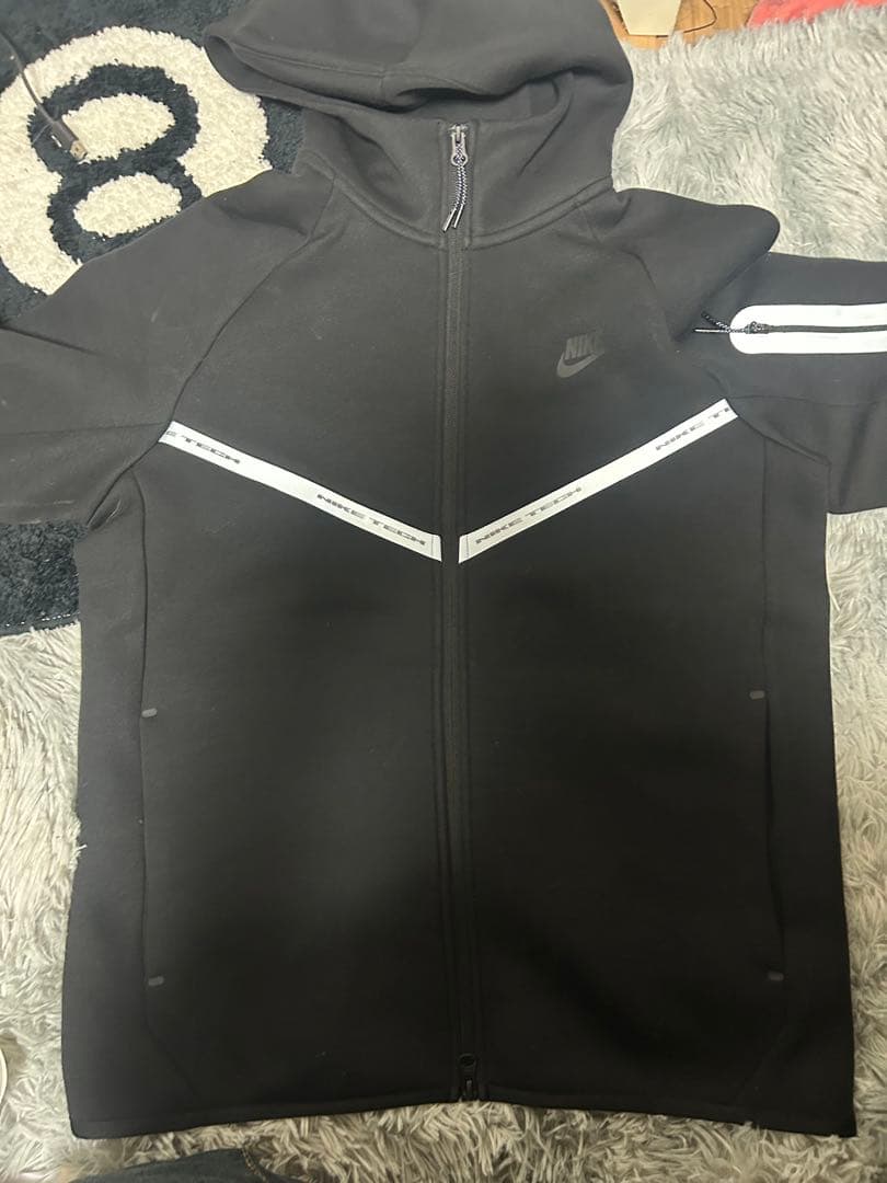 Nike ブラック 上がMで下がLです 値下げ可能です