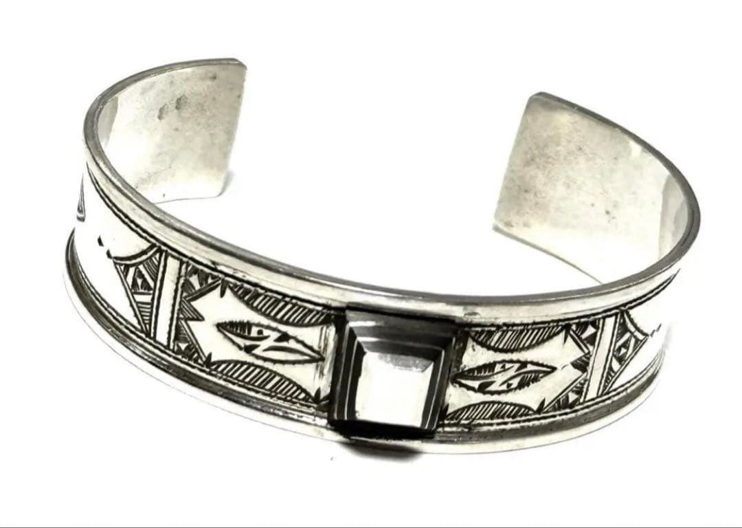 トゥアレグ族　ハンドメイド　シルバーブレスレット