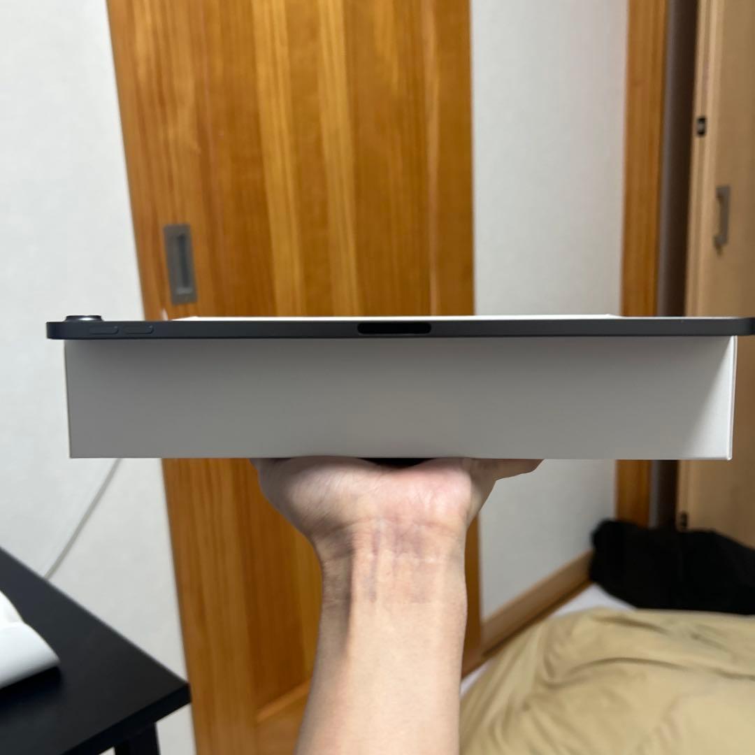 美品　iPad Air 第5世代　64GB Wi-Fiモデル　スペースグレイ