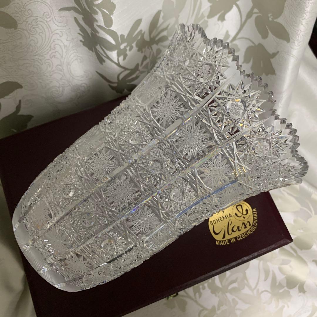 BOHEMIA GLASS ハンドカットフラワーベース クリア 未使用ケース入