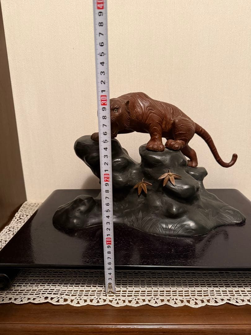 鋳銅　雅章作 虎置物 虎　置物　インテリア　オブジェ　台座付き