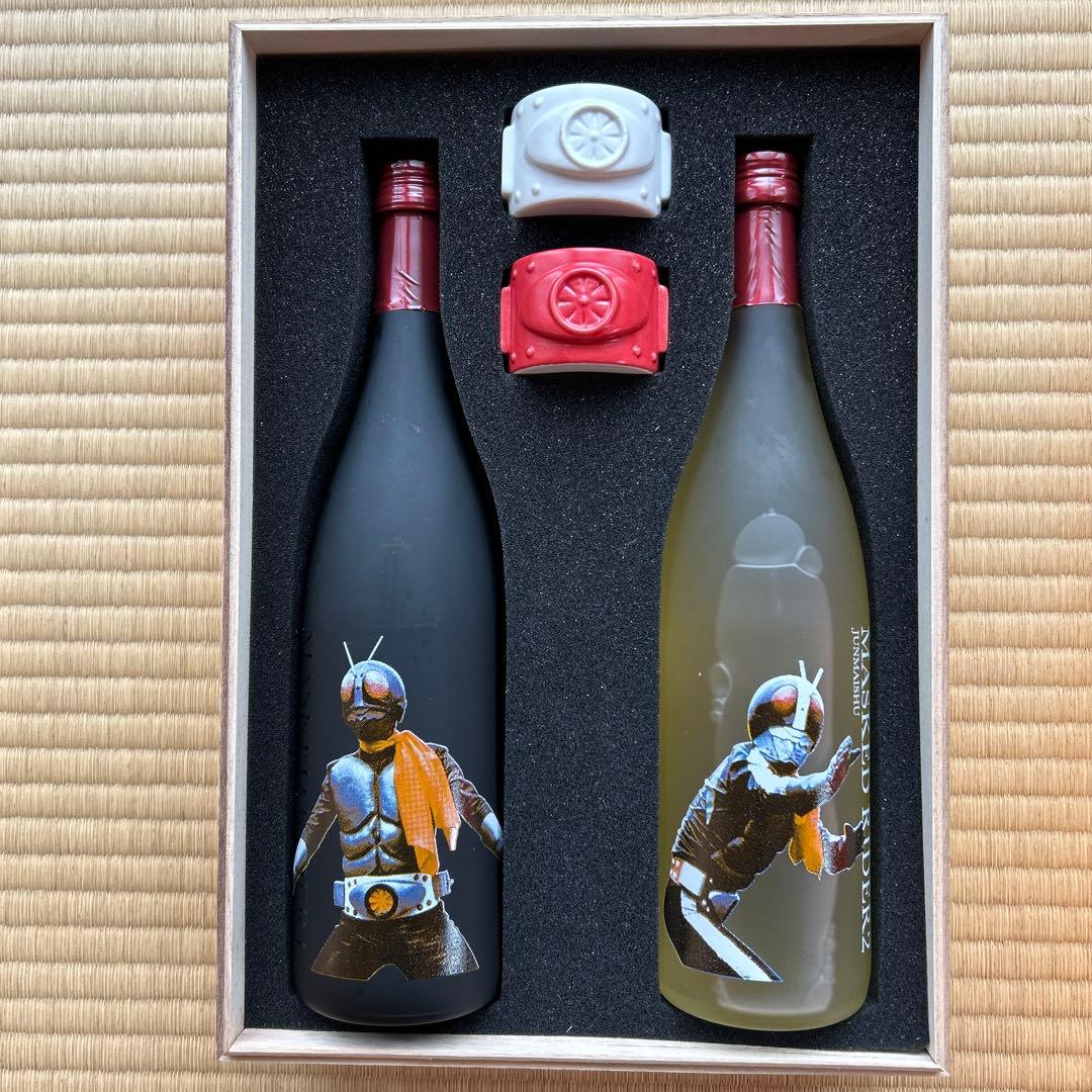 仮面ライダー50周年記念 日本酒７２０ml２本セット 変身ベルト型お猪口付き