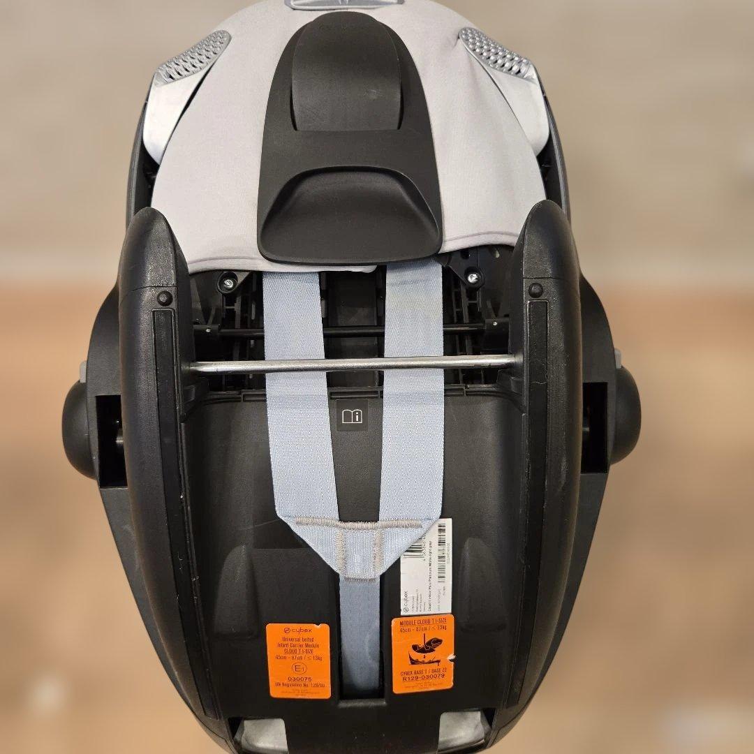 サイベックス　クラウド T i-Size/プラチナムホワイトプラス　と　ベースT