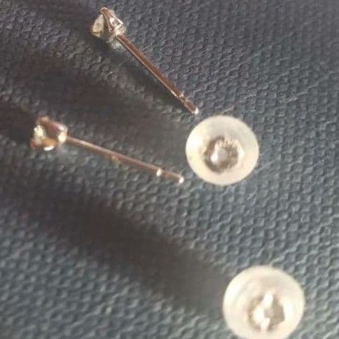 か*お様 0.01カラットダイアモンドスタッドピアス