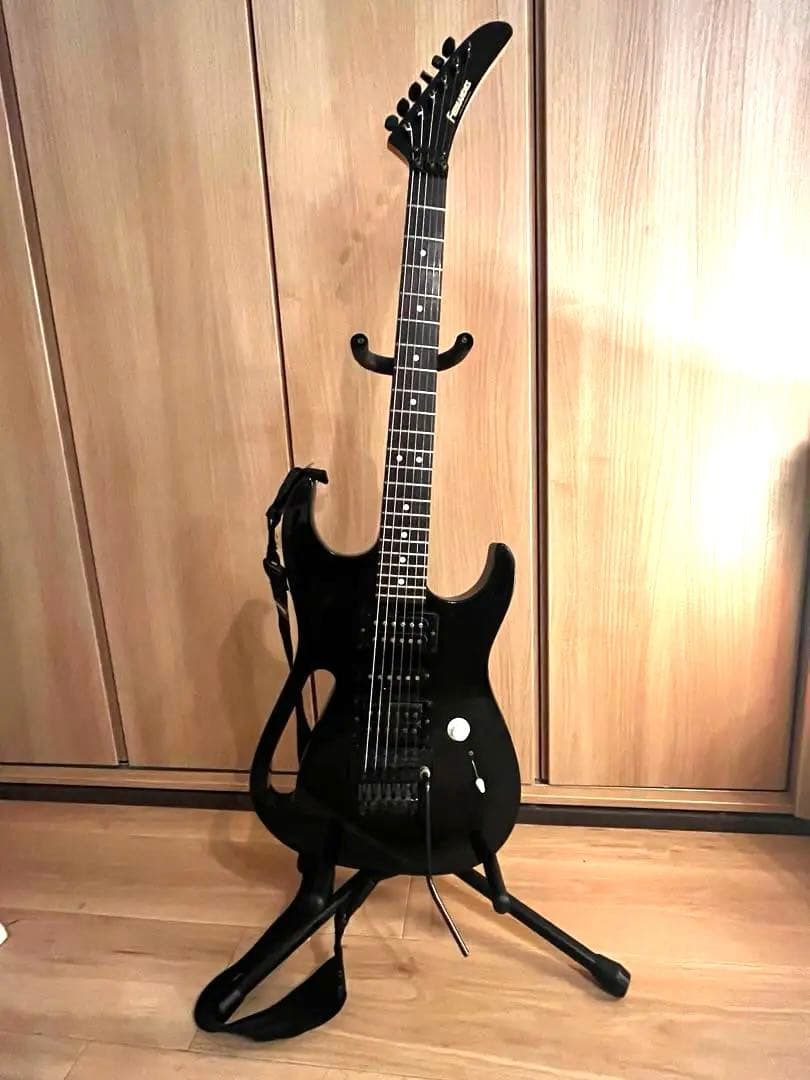 FERNANDES エレキギター 黒 SSH トレモロアーム付 ケース付