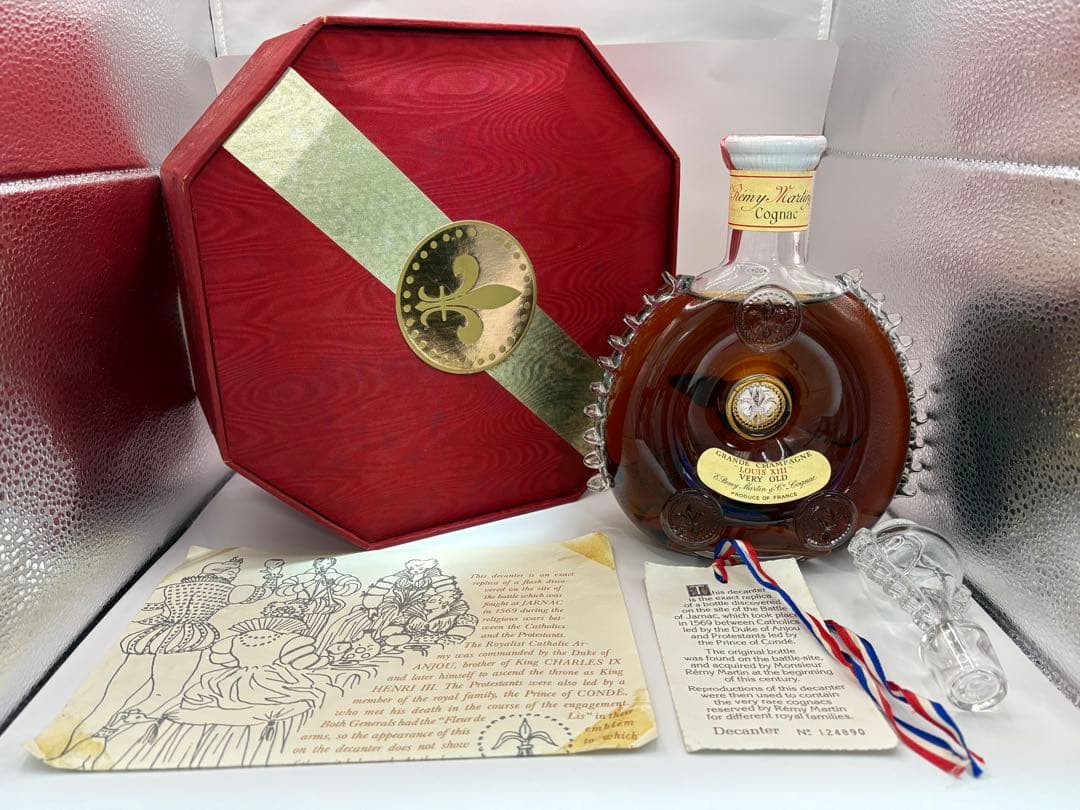 古酒　未開封　コニャック　ルイ13世　八角　箱　バカラ　栓　冊子　30年以上保管