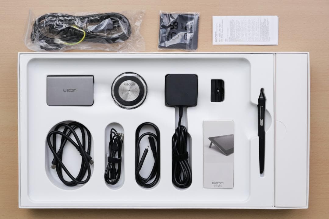 液タブ・ペンタブ Wacom Cintiq Pro 16 DTH-1620/AK0