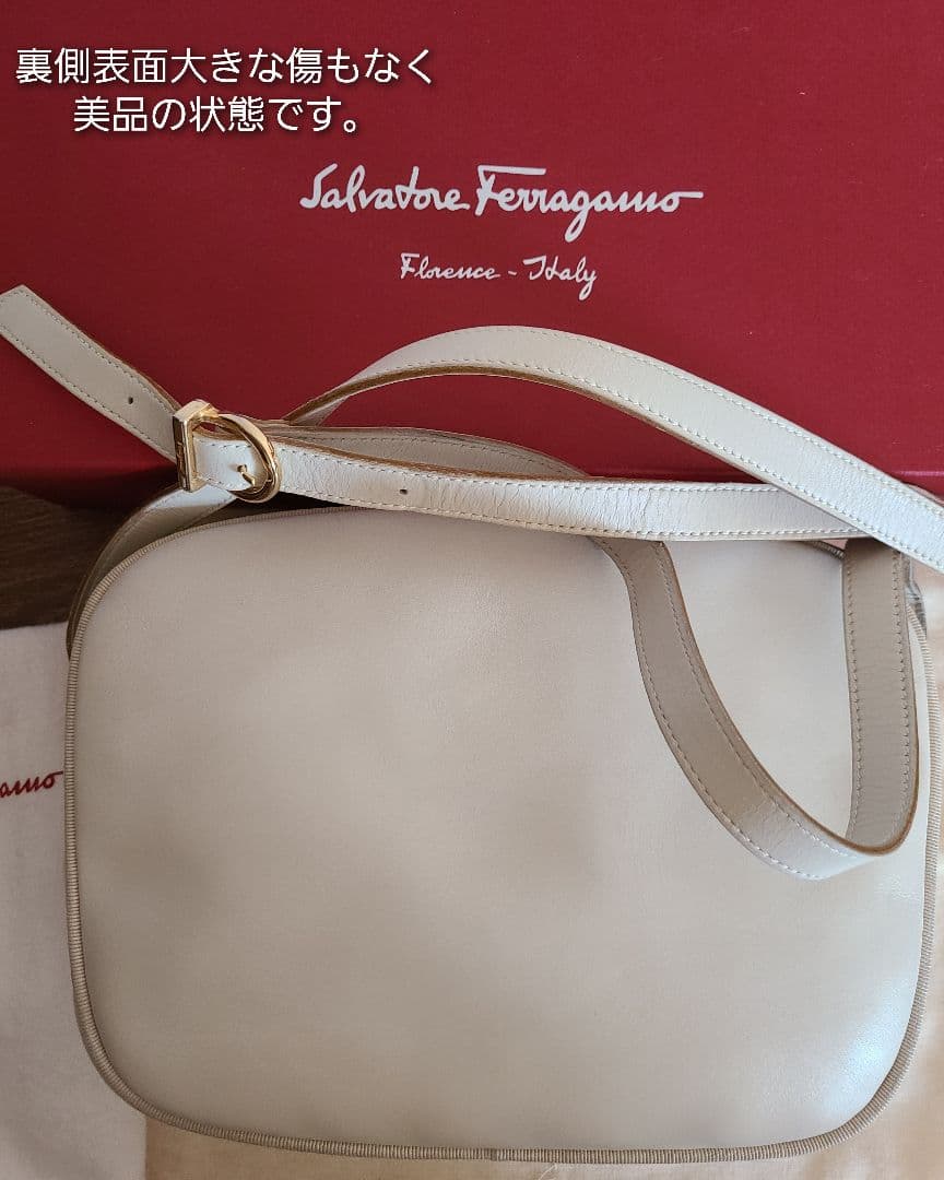 Salvatore Ferragamoショルダーバッグ 『 美品』グレージュ