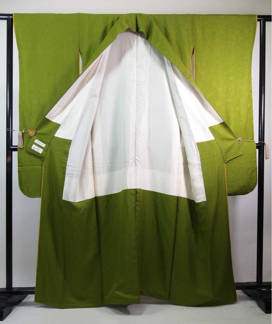 振袖　色無地　やまと誂え　紋意匠　花柄地紋　ガード加工済み　シャトルーズグリーン