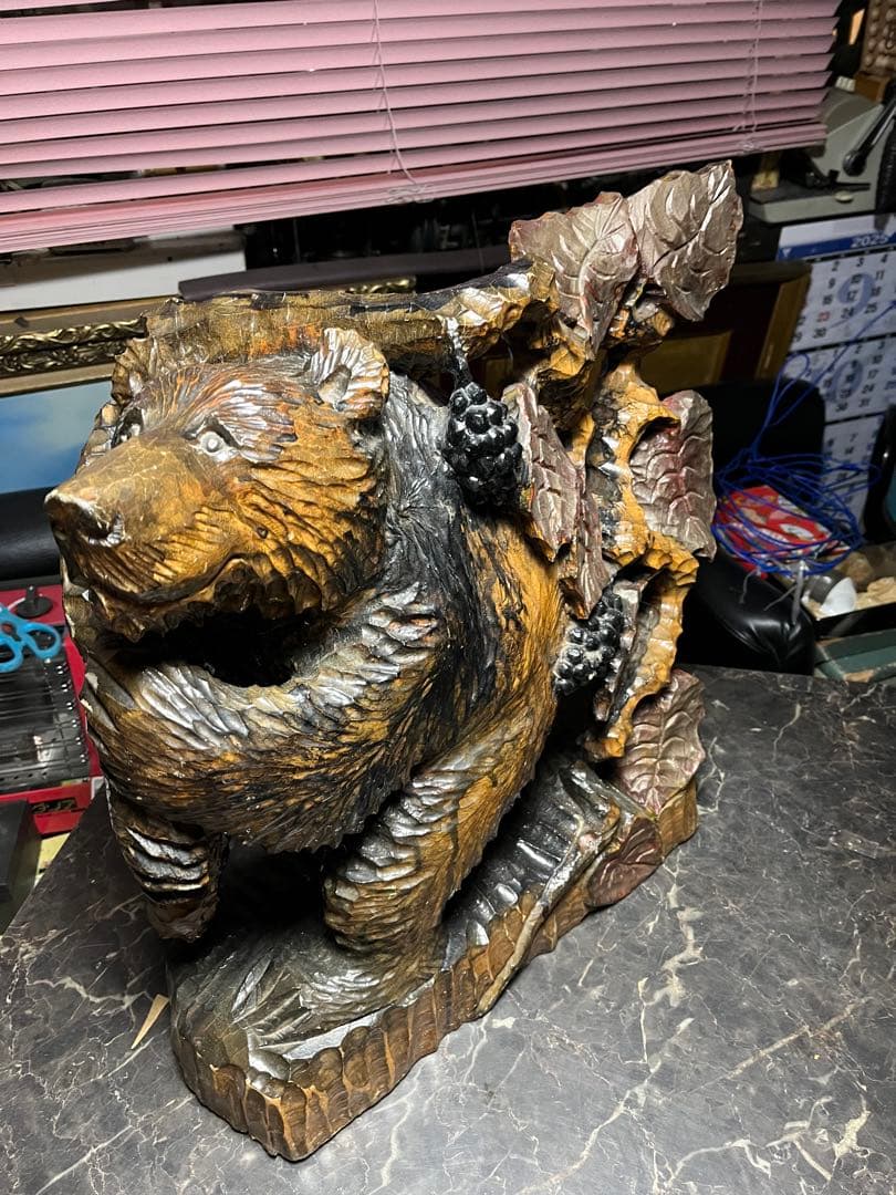 熊の木彫り、木彫り熊、熊の一刀彫、 アイヌ木彫り、アイヌ工芸品