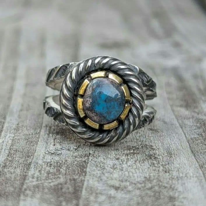 ハンドメイドのターコイズリング　インディアンジュエリー風　bisbee