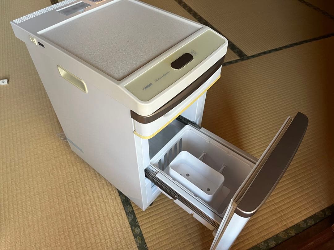 【新品】TWINBIRD ベッドサイド冷蔵庫 HR-D282