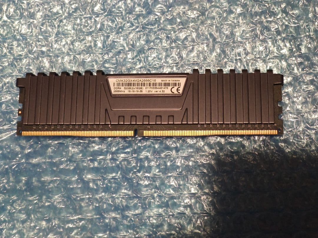 Corsairデスクトップ用メモリ 16GB DDR4 2666 動作品OC向け