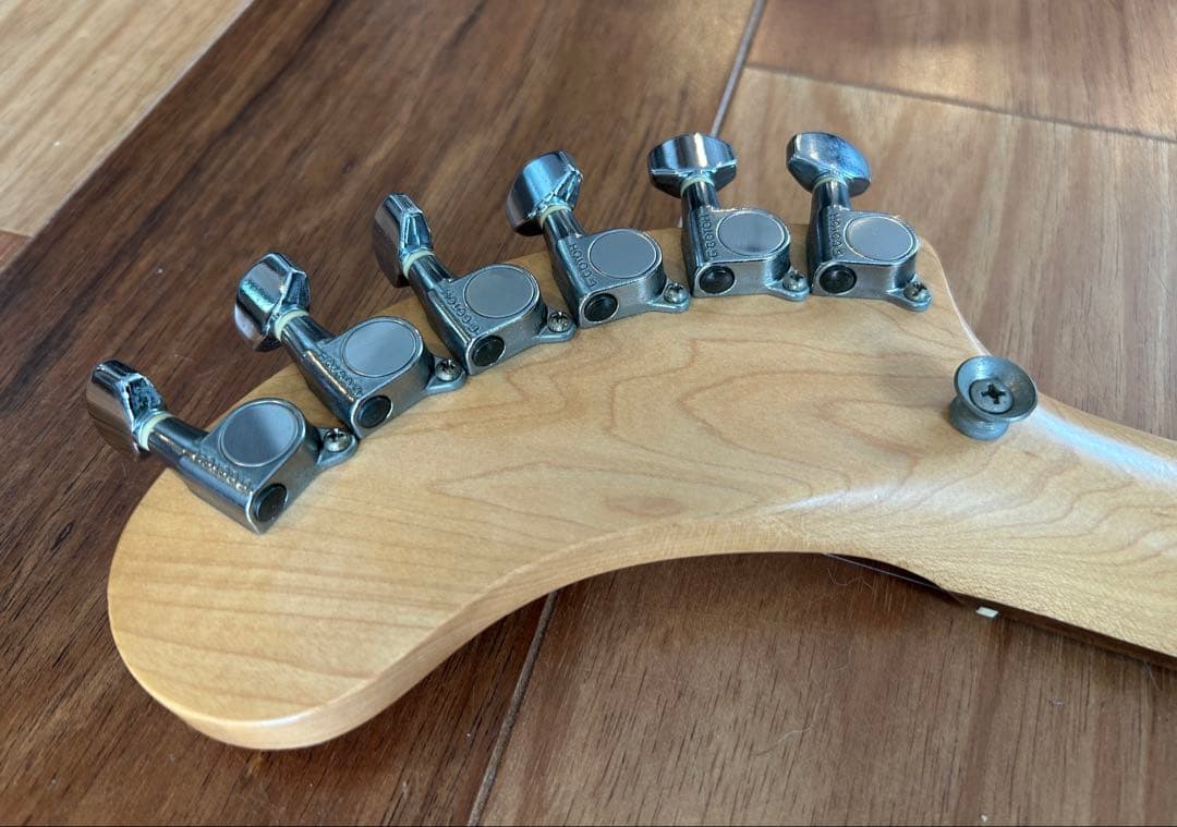 フェルナンデスZO-3 （ピンク）音出ますが、ガリありますのでジャンク扱いで❗️