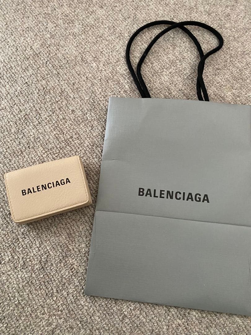 バレンシアガミニ財布