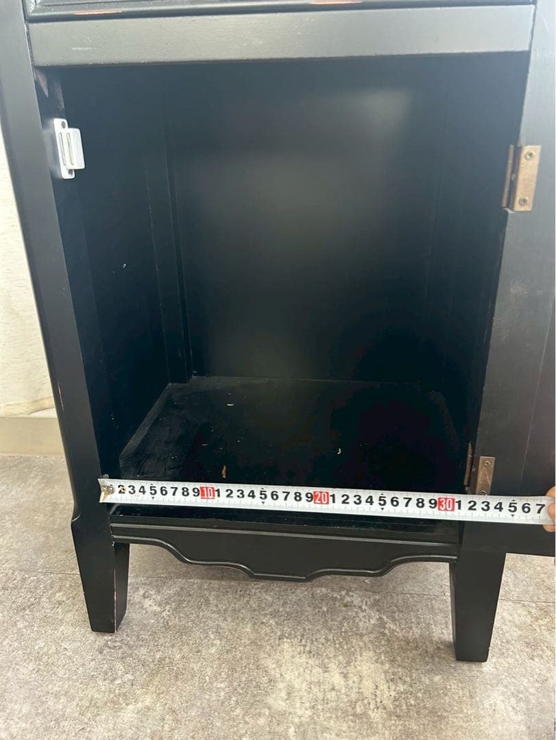 黒い木製クラシックキャビネット