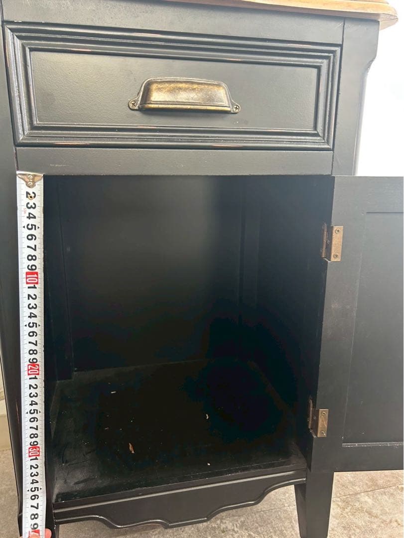 黒い木製クラシックキャビネット