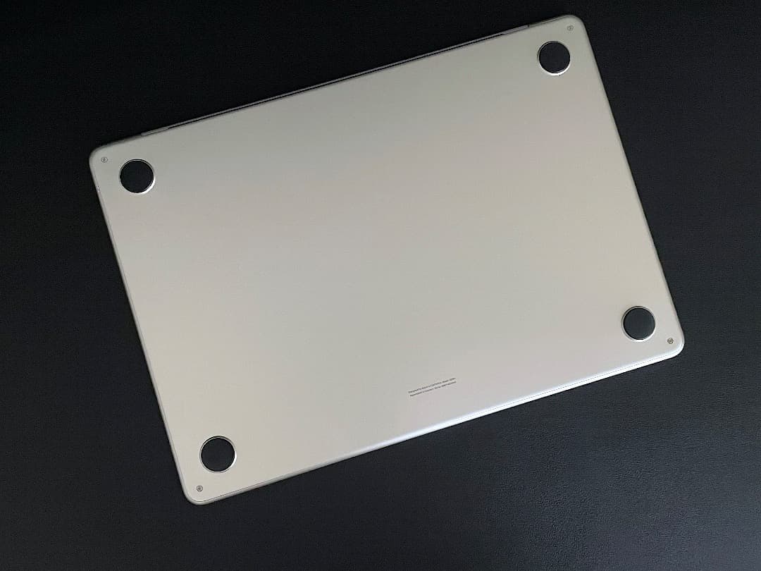 【美品】MacBook Air （M2, 2022）13.6㌅ 2024年購入