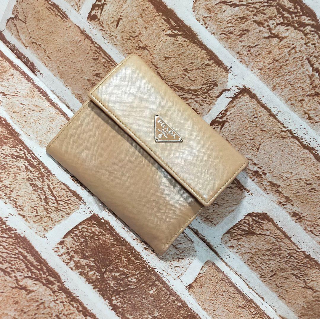 PRADAベージュ 三つ折り財布
