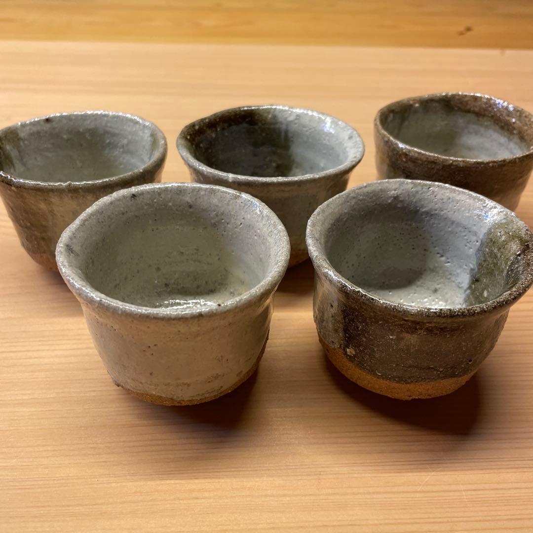 西岡良弘　唐津ぐい呑　５客 小次郎窯　父 西岡小十　共箱あり　朝鮮唐津　班唐津