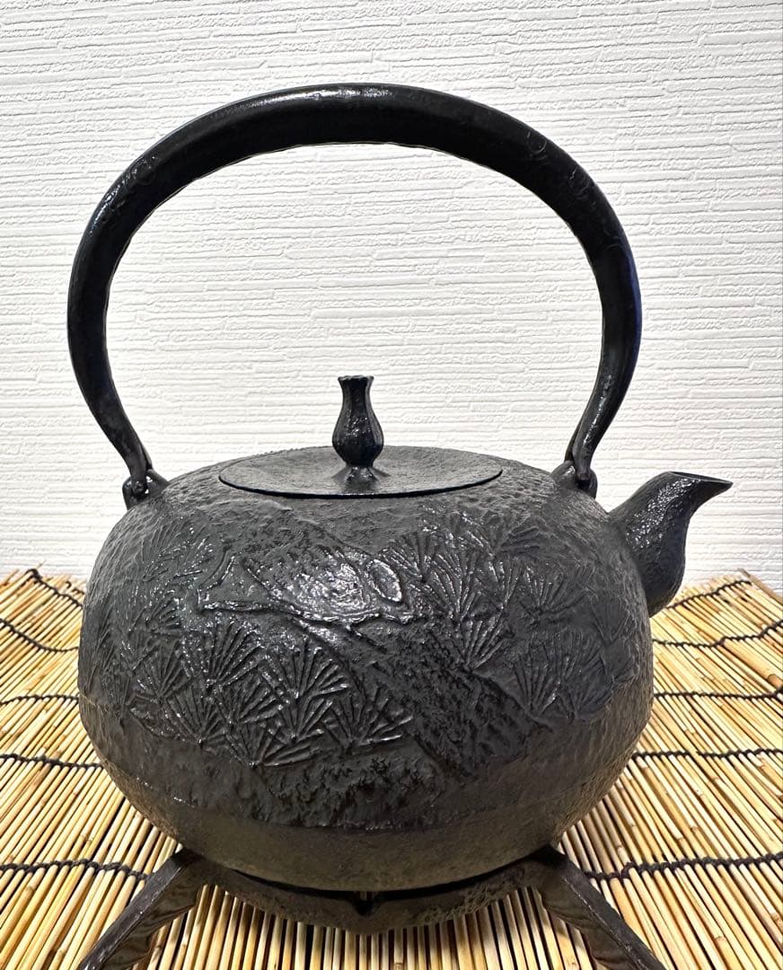 未使用品　供箱等付属品付　南部喜州 (及川 喜徳)造　鍛治打袋鉉１５型　南部鉄瓶