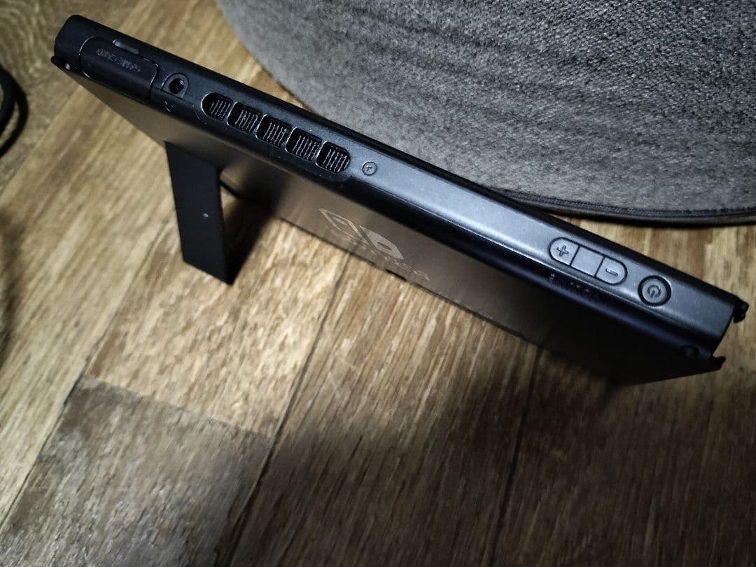 良好品　Nintendo Switch 本体　フィルム装着　任天堂スイッチ　B