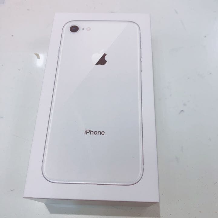 iphone8 64GB シルバー auのみ。