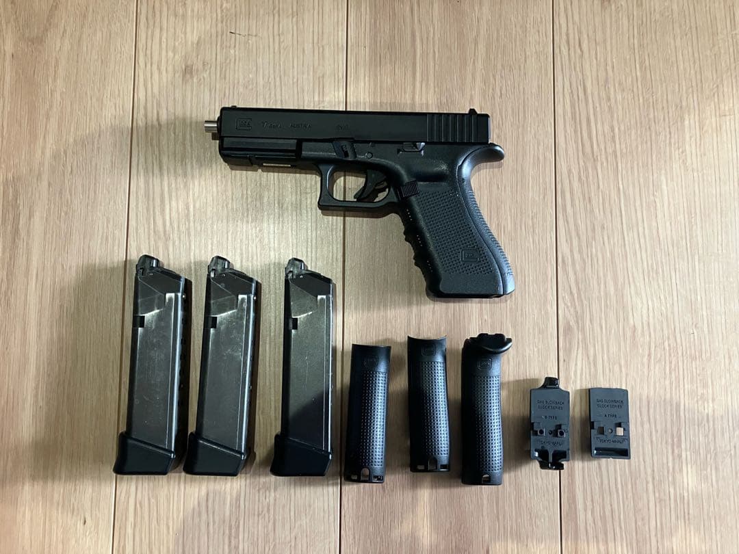 Glock 17 gen4 ガスブロ3本マガジン付き