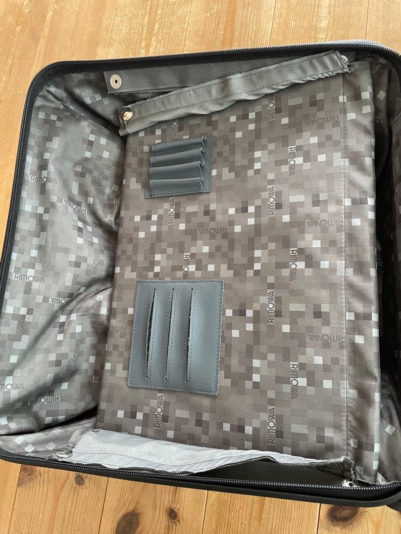 RIMOWA(リモワ サルサ）　27L　キャリーケース　４輪