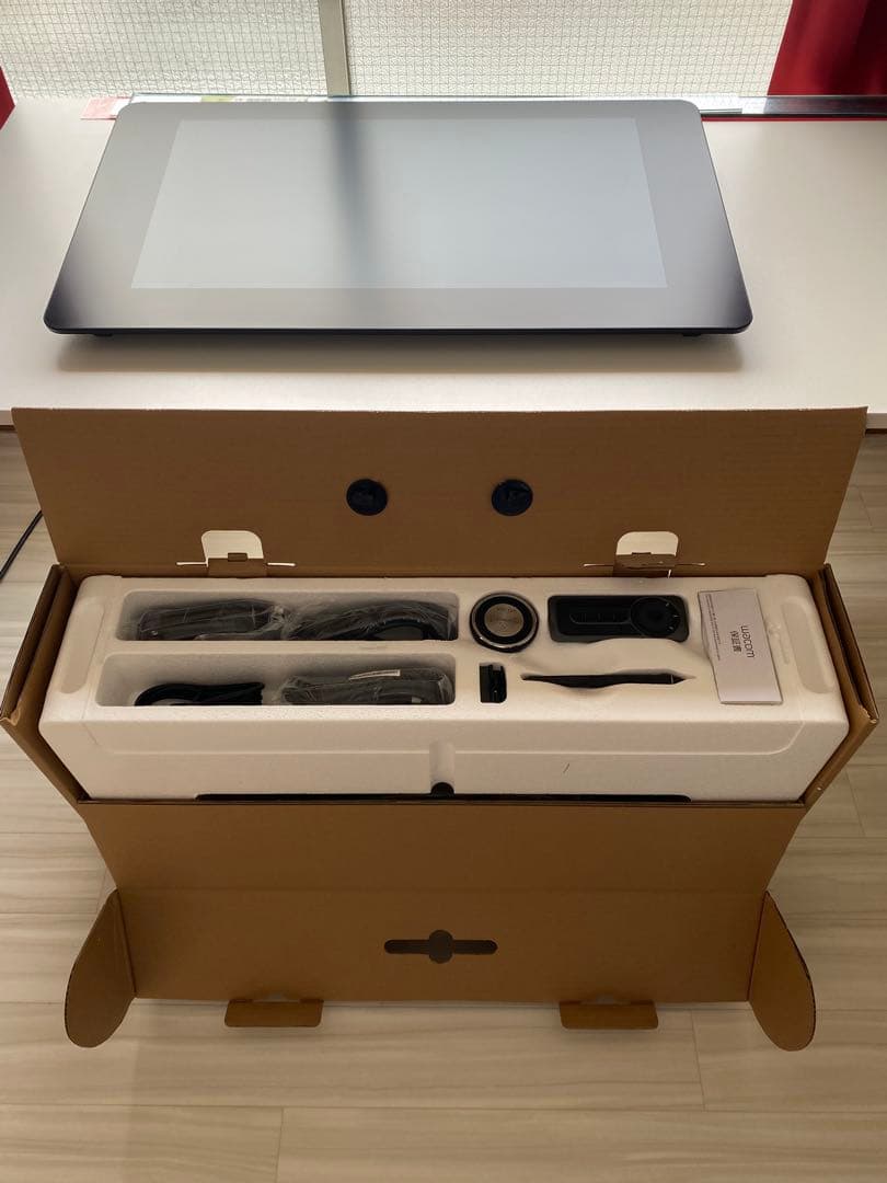 液タブ・ペンタブ Wacom Cintiq Pro 24 (DTH-2420)