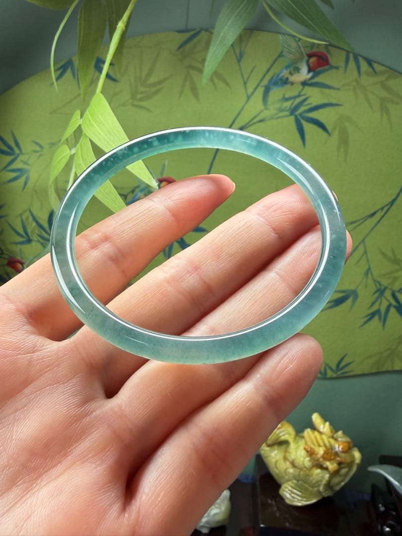 新入荷❣️天然本翡翠　特色雪花綿入り【半山半水】高氷藍水細身バングル　鑑定書付き