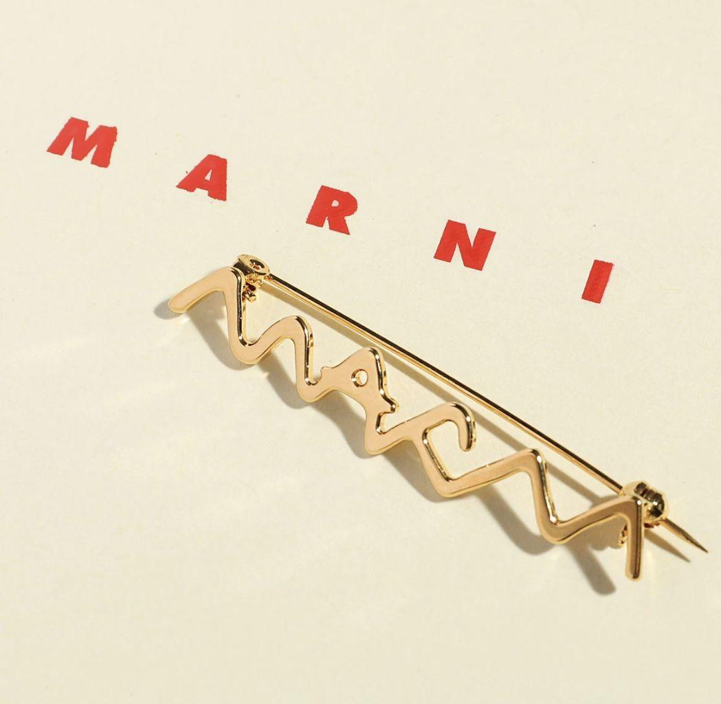 未使用　Marni ゴールド ロゴ　ブローチ