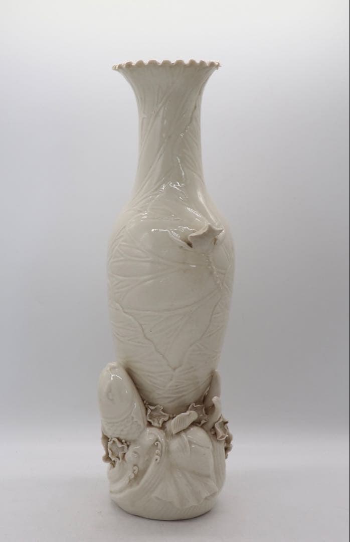 中国　徳化白磁　蓮に鯉彫　瓶　送料込み250622