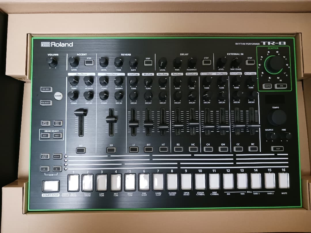 Roland TR-8 リズムパフォーマー