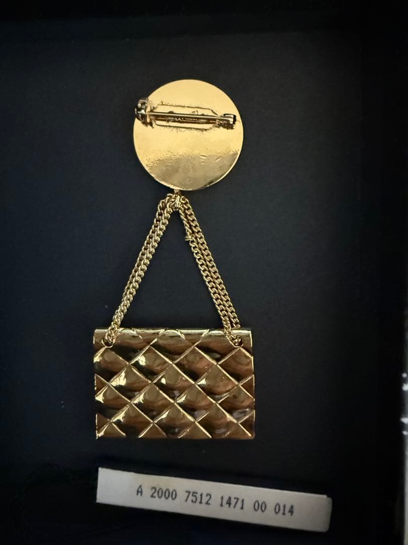 CHANEL ゴールド ハンドバッグ型ブローチ　ヴィンテージ