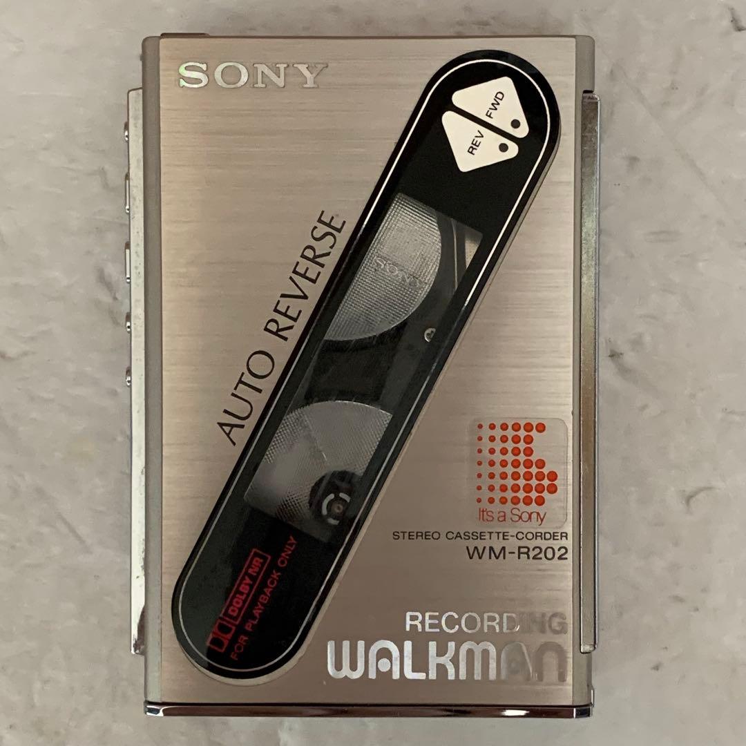 ジャンク ソニー SONY WALKMAN WM-R202 壊れています