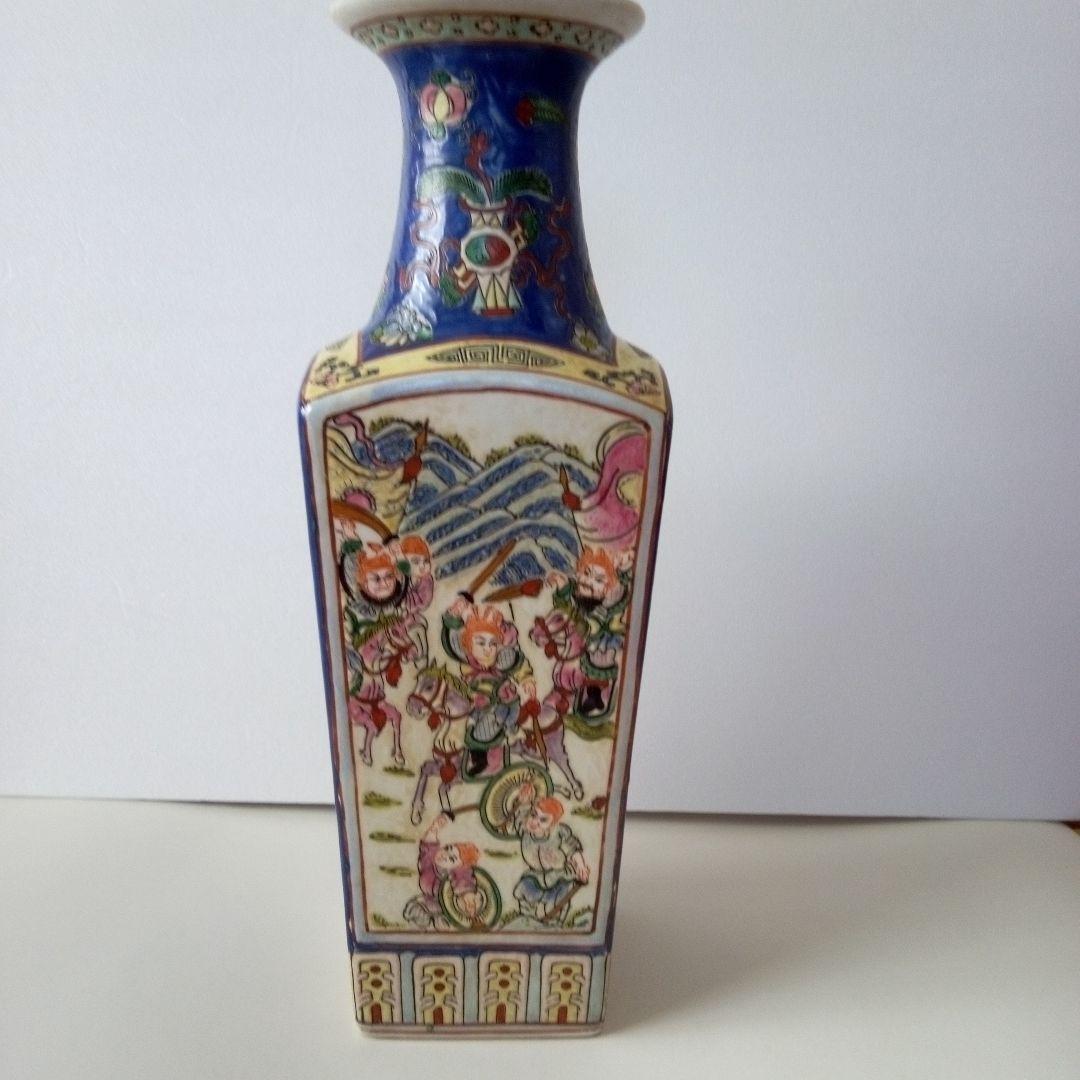 中国古玩　大清同治年製　唐人紋様　花瓶