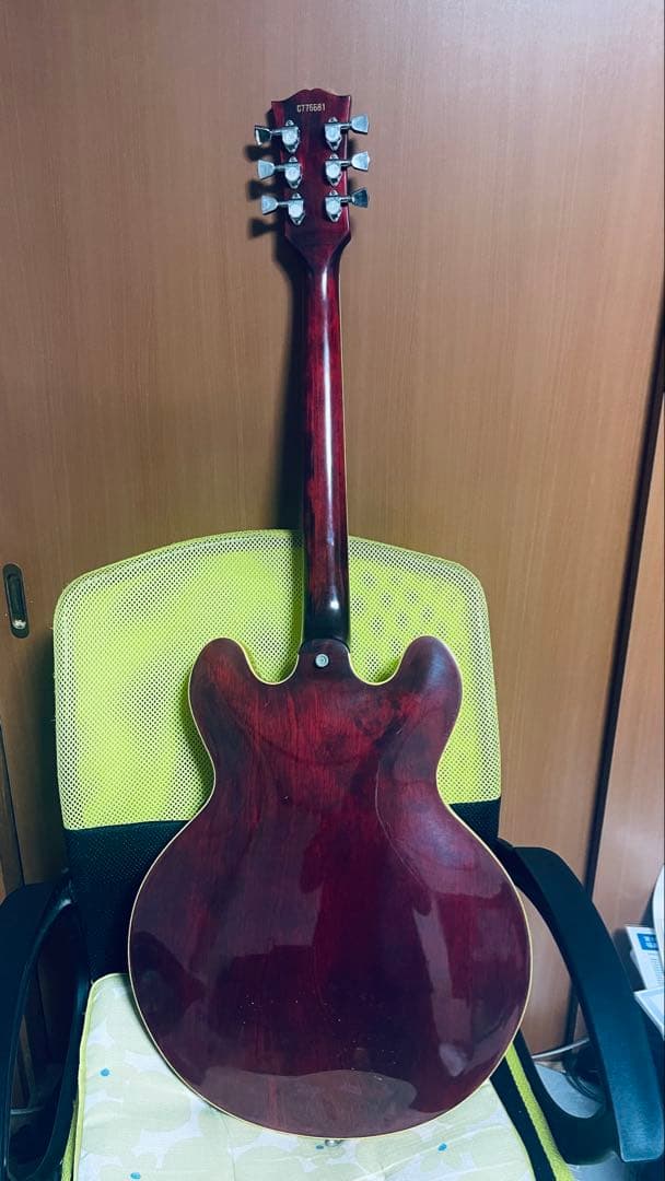 ワインレッド セミアコースティックギター ハードケース付