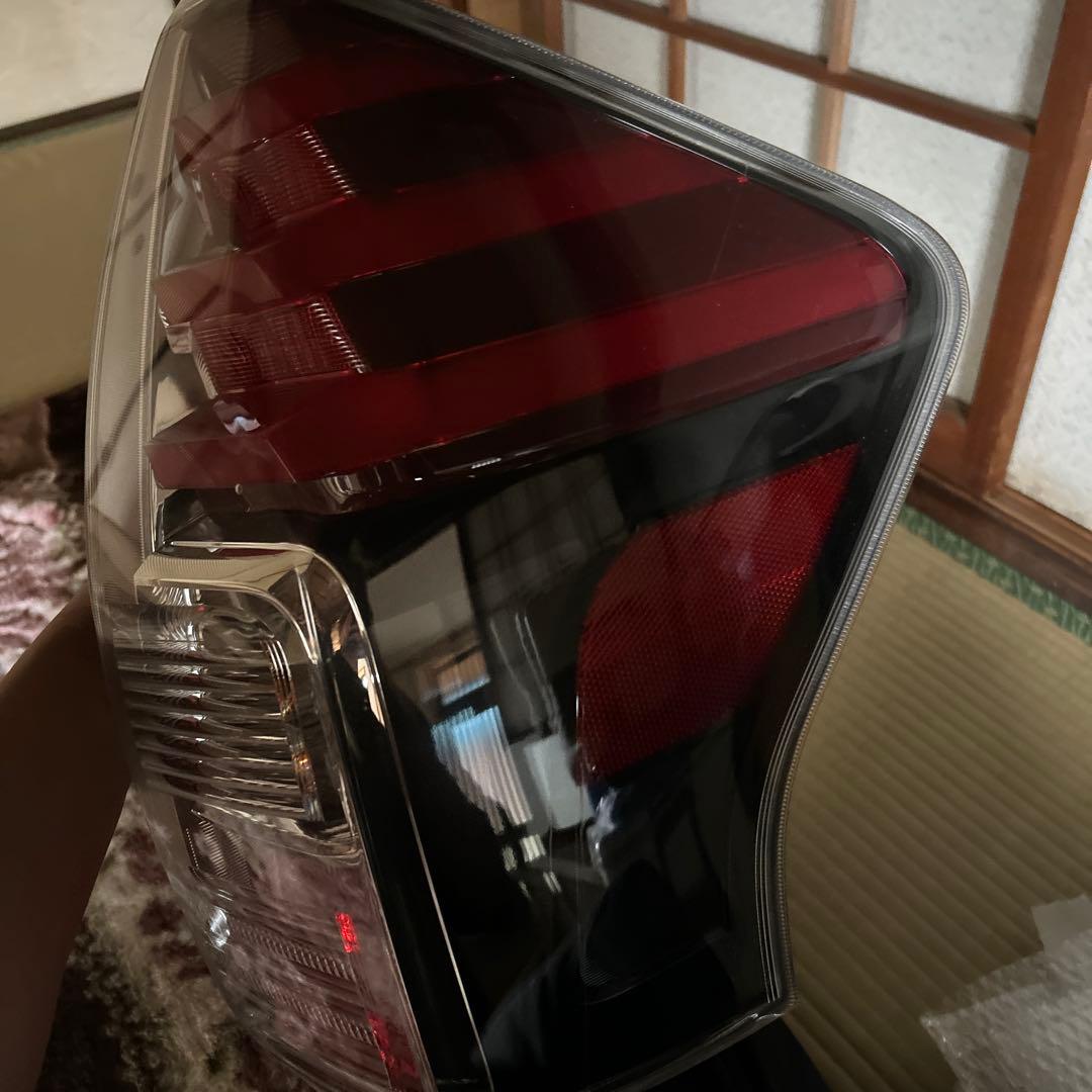 テールライト 赤 クリア スリムデザイン プリウスα zvw41用