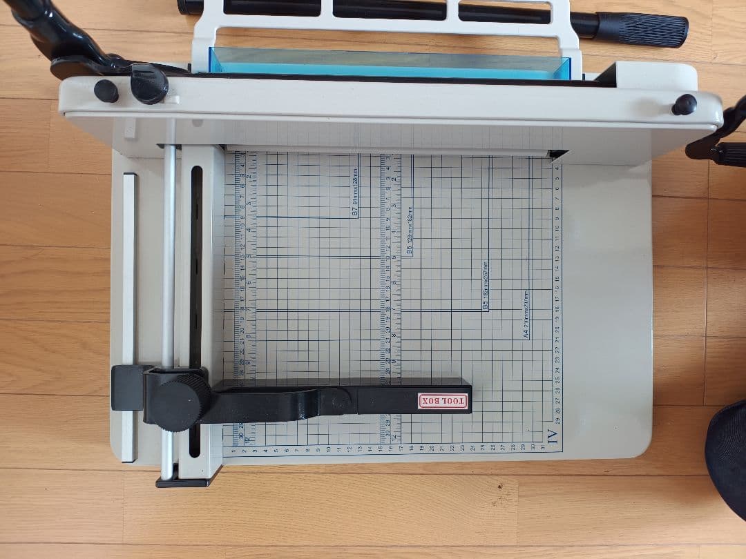 A4対応 手動裁断機 グリッド目盛り付き