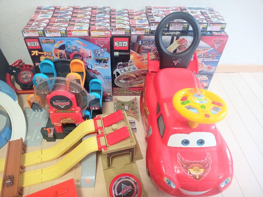 カーズ　ミニカーなどまとめ売り100点以上