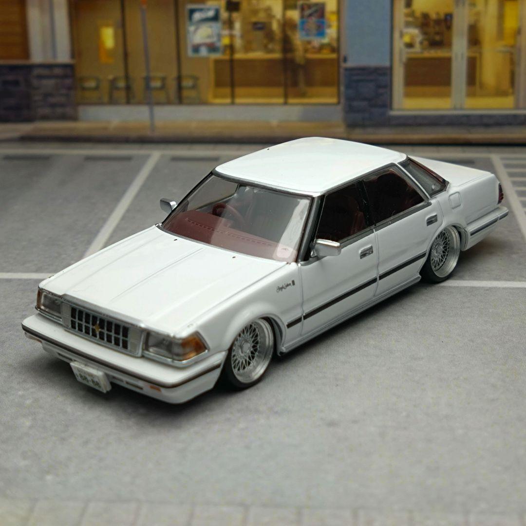 TLV トヨタ クラウン 3.0 ロイヤルサルーンG (カスタム品)