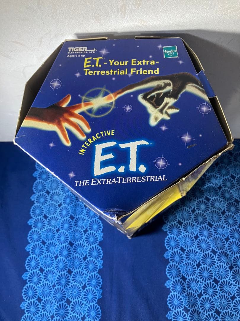 E.T. インタラクティブ フィギュア 赤　タイガーエレクトロニクス社