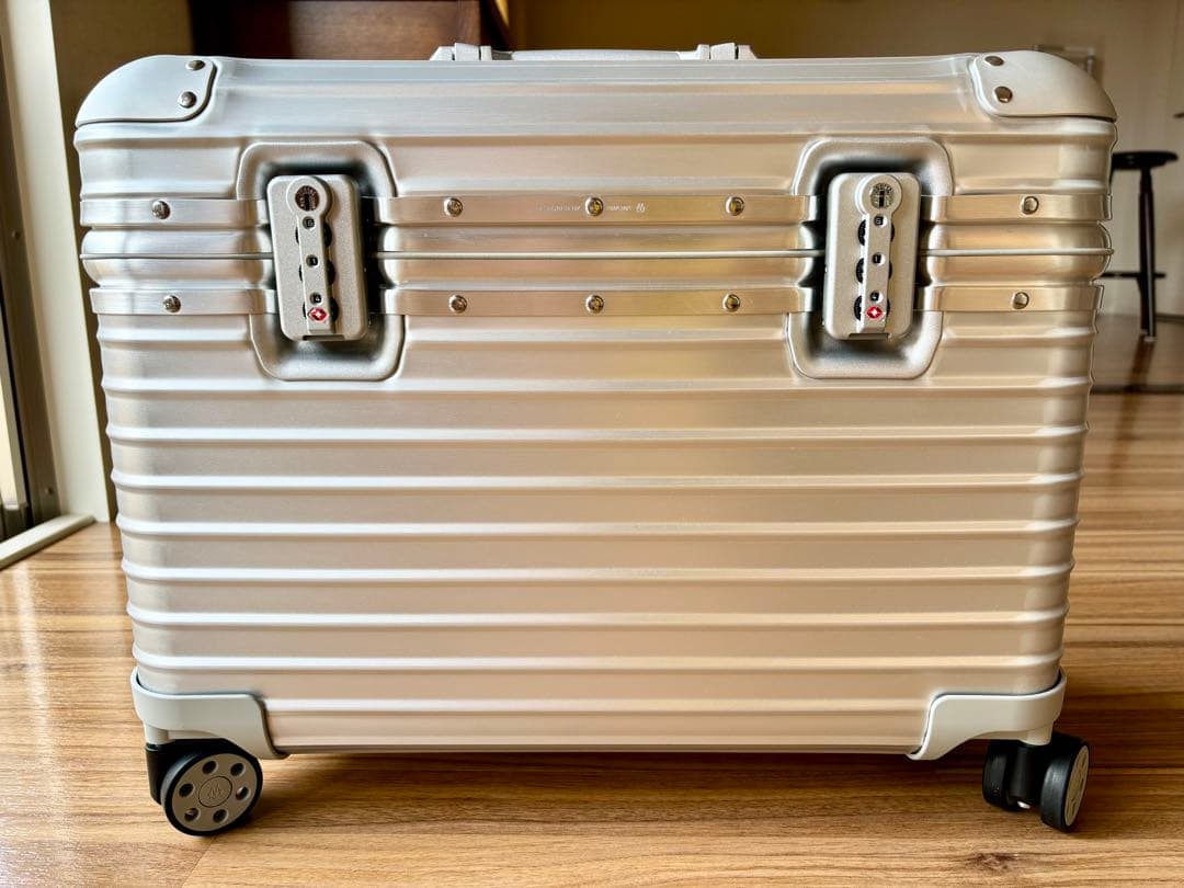 ⭐️ ほぼ新品！Rimowa４輪 パイロット ⭐️ 価格相談 OK！⭐️