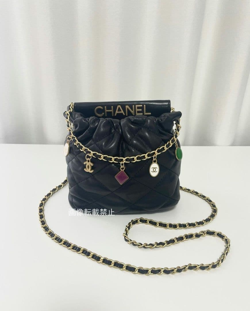 シャネル ノベルティ キルティング チャーム付き ショルダーバッグ