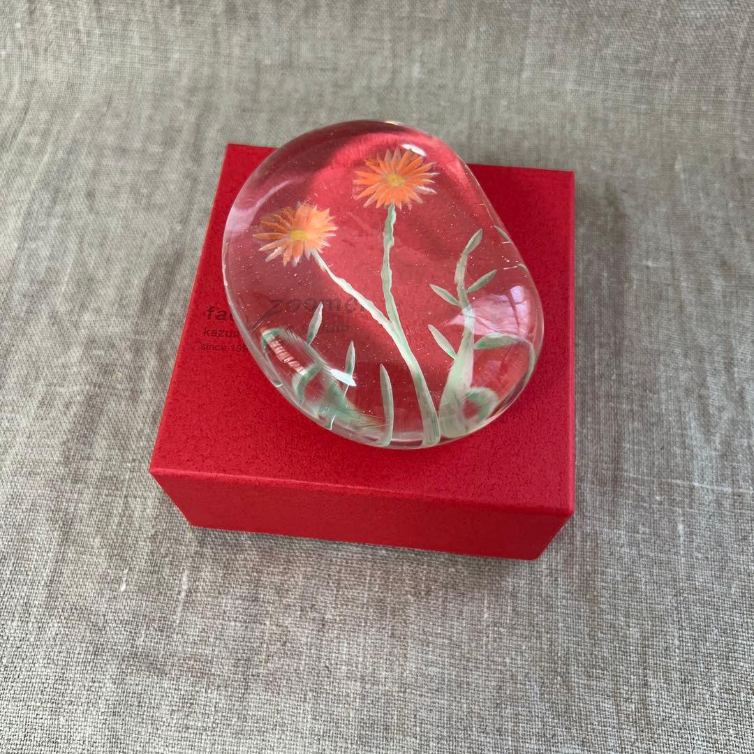 辻和美さん　gardenのペーパーウェイト